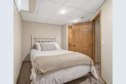 10205 W Feerick Pl, Wauwatosa, WI 53222 - Photo 20