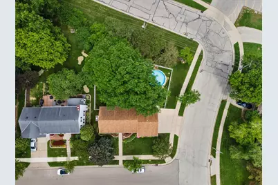 1237  Cavalier Dr, Waukesha, WI 53186 - Photo 6