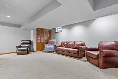 1237  Cavalier Dr, Waukesha, WI 53186 - Photo 38