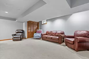 1237 Cavalier Dr, Waukesha, WI 53186 - Photo 38