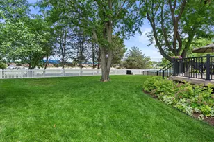 1237 Cavalier Dr, Waukesha, WI 53186 - Photo 42