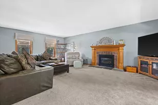 1237 Cavalier Dr, Waukesha, WI 53186 - Photo 12