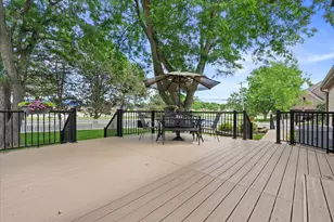 1237 Cavalier Dr, Waukesha, WI 53186 - Photo 40