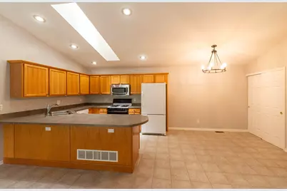 437  Swanson Ct #439, Twin Lakes, WI 53181 - Photo 4
