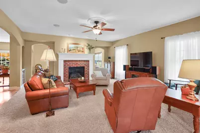 N75W24615  Overland Rd, Sussex, WI 53089 - Photo 8
