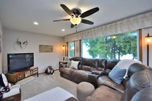 6709 Spruce Ln, Racine, WI 53185 - Photo 4