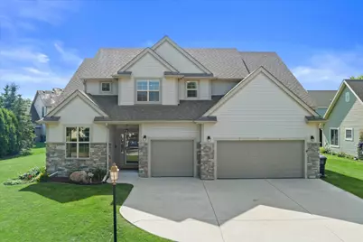 7989 S River Ct, Franklin, WI 53132 - Photo 2