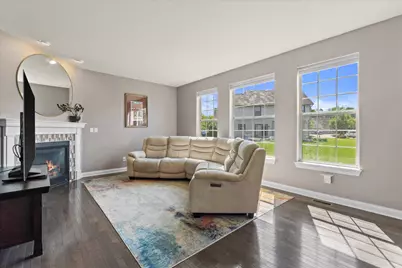 7989 S River Ct, Franklin, WI 53132 - Photo 4