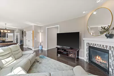 7989 S River Ct, Franklin, WI 53132 - Photo 6
