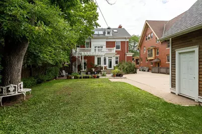 2667 N Summit Ave, Milwaukee, WI 53211 - Photo 40