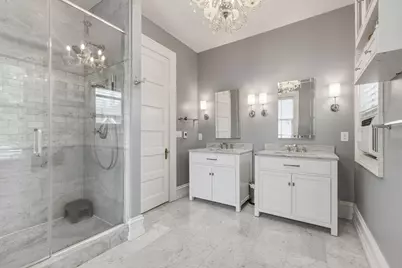 2667 N Summit Ave, Milwaukee, WI 53211 - Photo 22