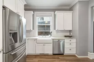 2667 N Summit Ave, Milwaukee, WI 53211 - Photo 14