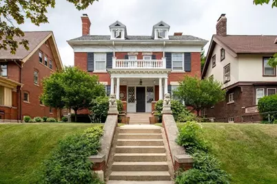 2667 N Summit Ave, Milwaukee, WI 53211 - Photo 1