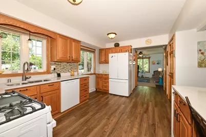 4971 S Jonathan Ln, New Berlin, WI 53151 - Photo 8