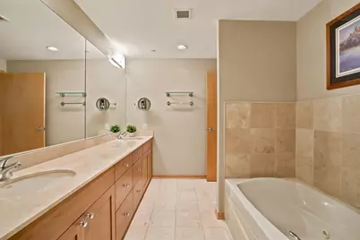 923 E Kilbourn Ave #1502, Milwaukee, WI 53202 - Photo 18