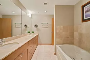 923 E Kilbourn Ave, Milwaukee, WI 53202 - Photo 18