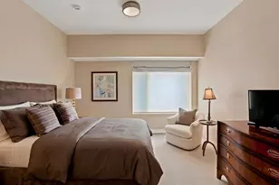 923 E Kilbourn Ave, Milwaukee, WI 53202 - Photo 20