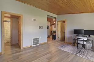 10308 Root River Dr, Racine, WI 53108 - Photo 14