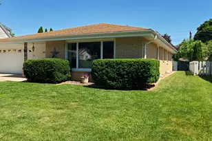 8827 W Burdick Ave, Milwaukee, WI 53227 - Photo 20