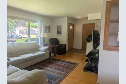 8827 W Burdick Ave, Milwaukee, WI 53227 - Photo 8