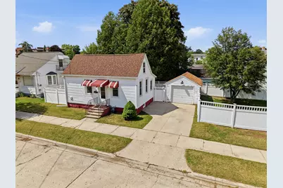 2104  11th St, Two Rivers, WI 54241 - Photo 2