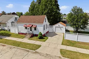 2104 11th St, Two Rivers, WI 54241 - Photo 2