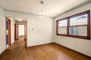 5653 N Milwaukee River Pkwy, Glendale, WI 53209 - Photo 6