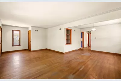 5653 N Milwaukee River Pkwy, Glendale, WI 53209 - Photo 4