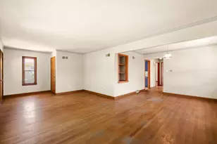 5653 N Milwaukee River Pkwy, Glendale, WI 53209 - Photo 4