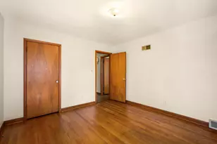 5653 N Milwaukee River Pkwy, Glendale, WI 53209 - Photo 14