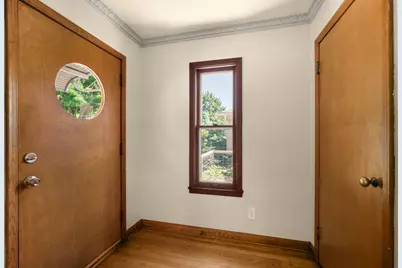 5653 N Milwaukee River Pkwy, Glendale, WI 53209 - Photo 2