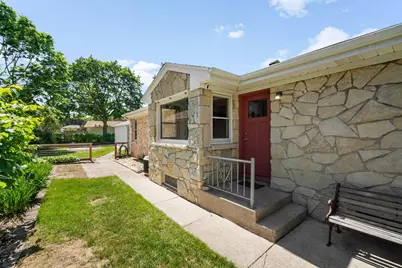 5653 N Milwaukee River Pkwy, Glendale, WI 53209 - Photo 20