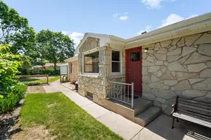 5653 N Milwaukee River Pkwy, Glendale, WI 53209 - Photo 20