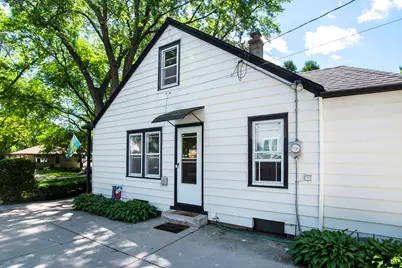 1817 N 118th St, Wauwatosa, WI 53226 - Photo 2