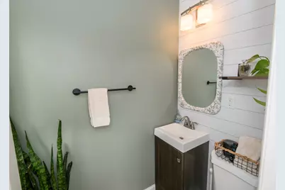 2144 S 108th St, West Allis, WI 53227 - Photo 8