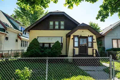 3726 N 19th Pl, Milwaukee, WI 53206 - Photo 1