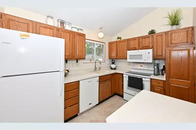 11020 W Parnell Ave, Hales Corners, WI 53130 - Photo 8