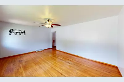 923  Gail Pl, Fort Atkinson, WI 53538 - Photo 4
