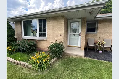 5324 W Allerton Ave, Greenfield, WI 53220 - Photo 2