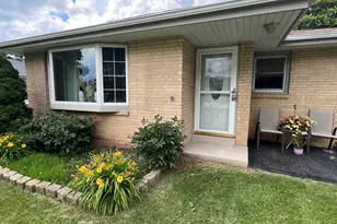 5324 W Allerton Ave, Greenfield, WI 53220 - Photo 2