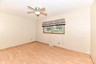 4280 S Pennsylvania Ave, Saint Francis, WI 53235 - Photo 16