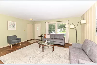 4280 S Pennsylvania Ave, Saint Francis, WI 53235 - Photo 4
