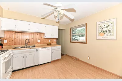 4280 S Pennsylvania Ave, Saint Francis, WI 53235 - Photo 8