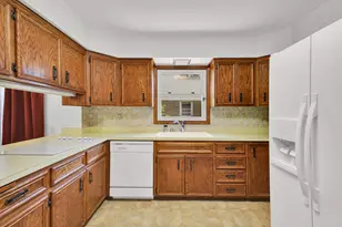 4310 W Anthony Dr, Greenfield, WI 53219 - Photo 14
