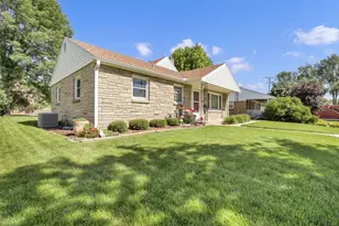 4310 W Anthony Dr, Greenfield, WI 53219 - Photo 4