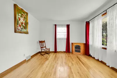 4310 W Anthony Dr, Greenfield, WI 53219 - Photo 8