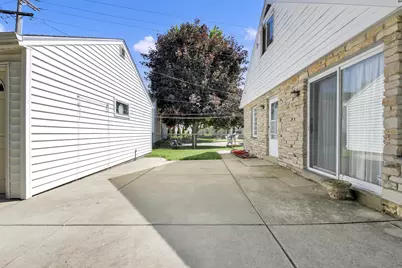 4310 W Anthony Dr, Greenfield, WI 53219 - Photo 34