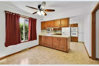 4310 W Anthony Dr, Greenfield, WI 53219 - Photo 14