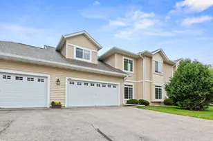 W398N5953 Autumn Woods Dr, Oconomowoc, WI 53066 - Photo 4