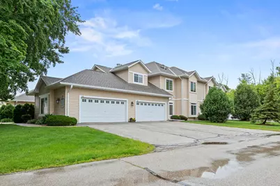 W398N5953  Autumn Woods Dr, Oconomowoc, WI 53066 - Photo 2